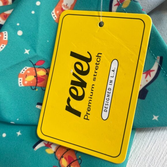 Revel Christmas Boots Scrub Top Womens Large Green New Premium Stretch - Picture 10 of 10